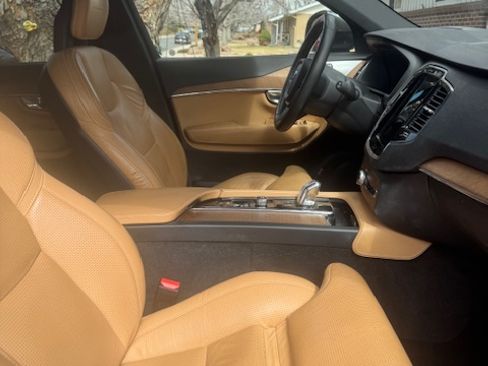 Used 2018 Volvo XC90 T8 Inscription w/ Convenience Package image 11