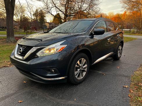 Used 2016 Nissan Murano SV image 2