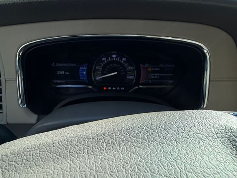 Used 2016 Lincoln Navigator Select image 18