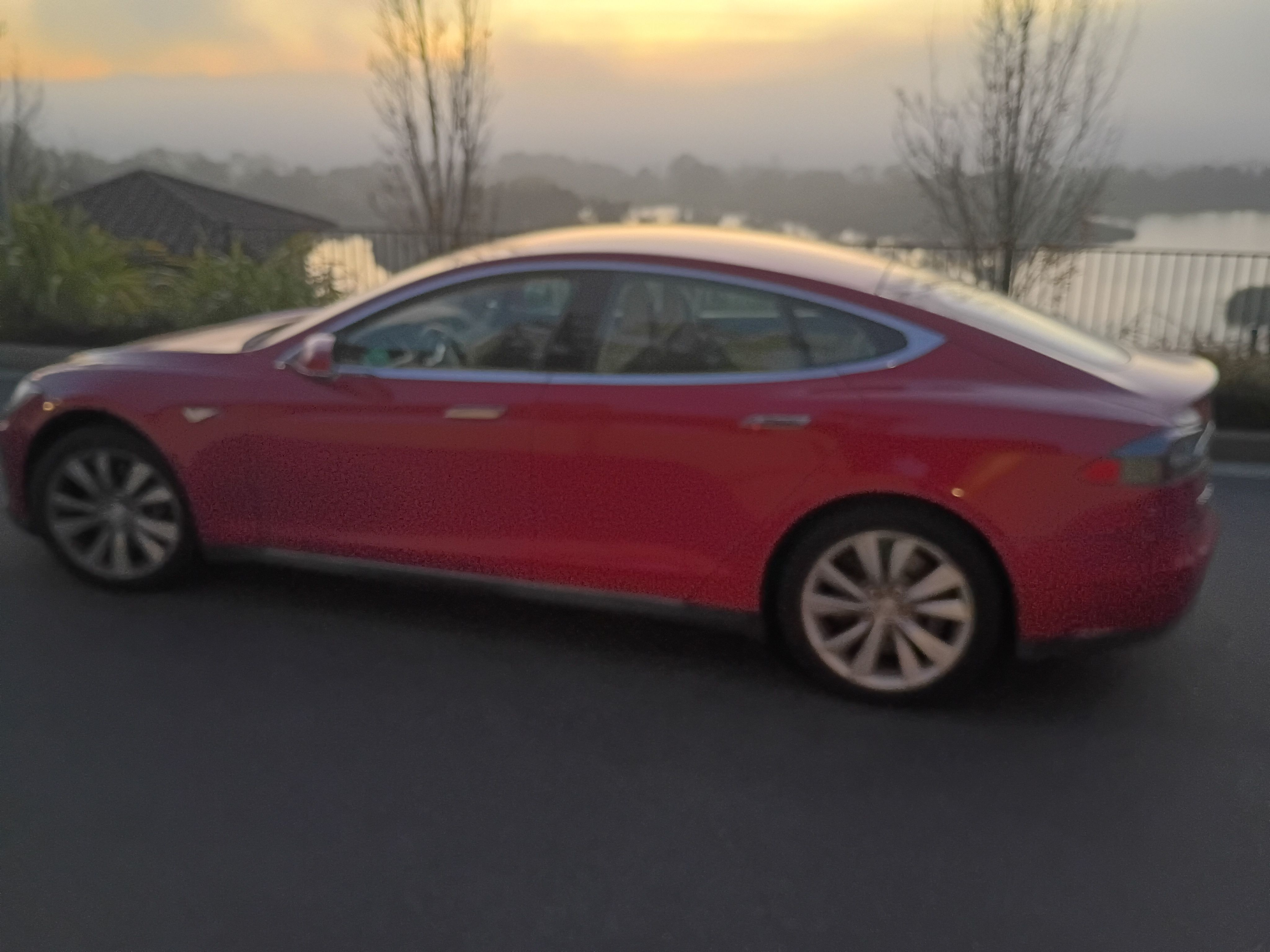 Used 2014 Tesla Model S 85 RWD image 2