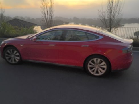 Used 2014 Tesla Model S 85D Sedan 4D image 5