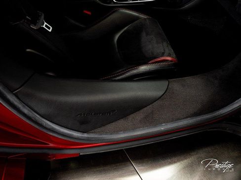 Used 2020 McLaren GT RWD image 27