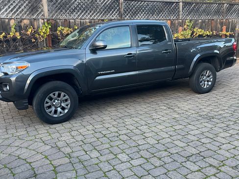 Used 2019 Toyota Tacoma SR5 image 1