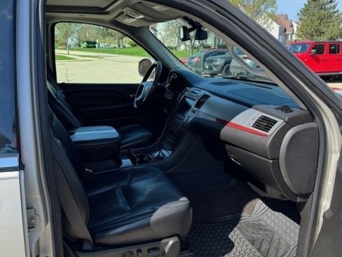 Used 2008 Cadillac Escalade AWD image 11