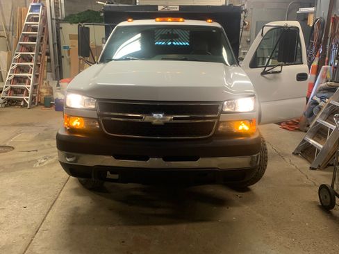 Used 2006 Chevrolet Silverado 3500 4x4 Regular Cab w/ Snow Plow Prep Package image 19