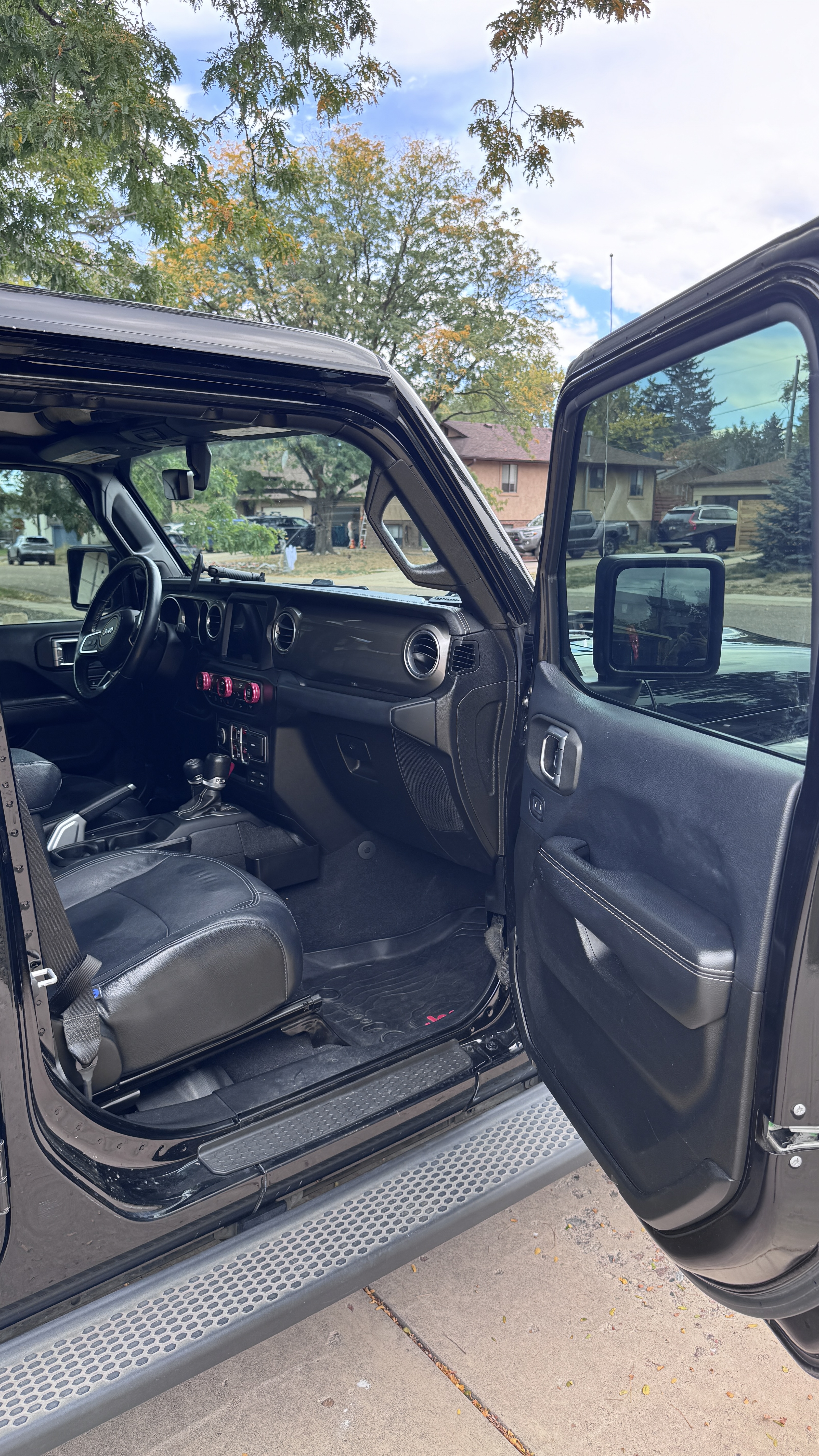 Used 2018 Jeep Wrangler Unlimited Sahara AWD/4WD image 12