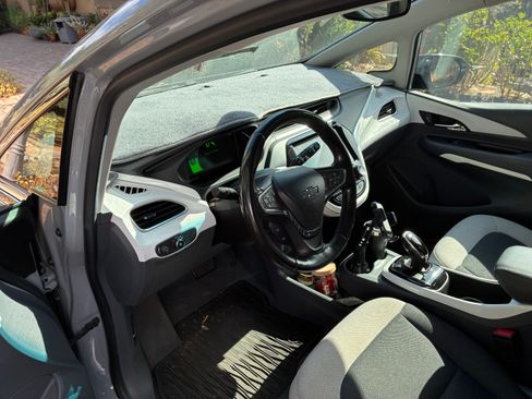 Used 2019 Chevrolet Bolt LT FWD image 4