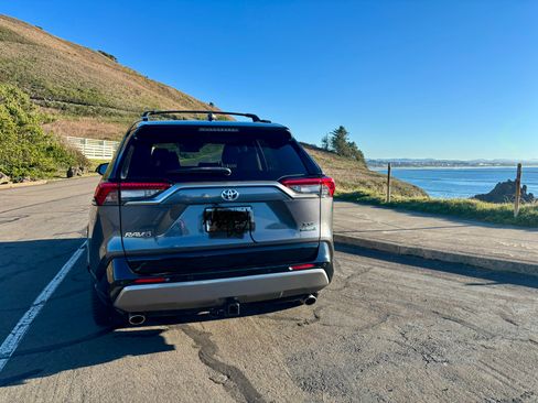 Used 2020 Toyota RAV4 XSE image 5