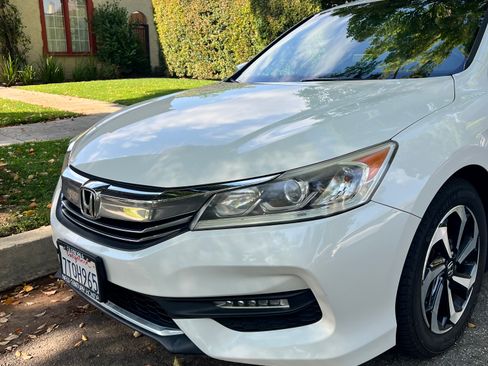 Used 2016 Honda Accord EX image 4