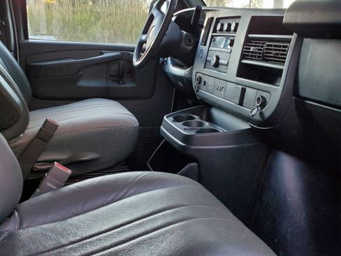 Used 2015 Chevrolet Express 2500 Van 3D image 8