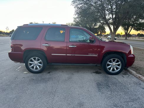 Used 2009 GMC Yukon Denali image 4