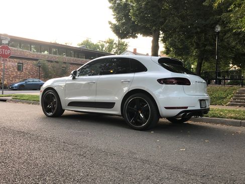 Used 2015 Porsche Macan S image 4