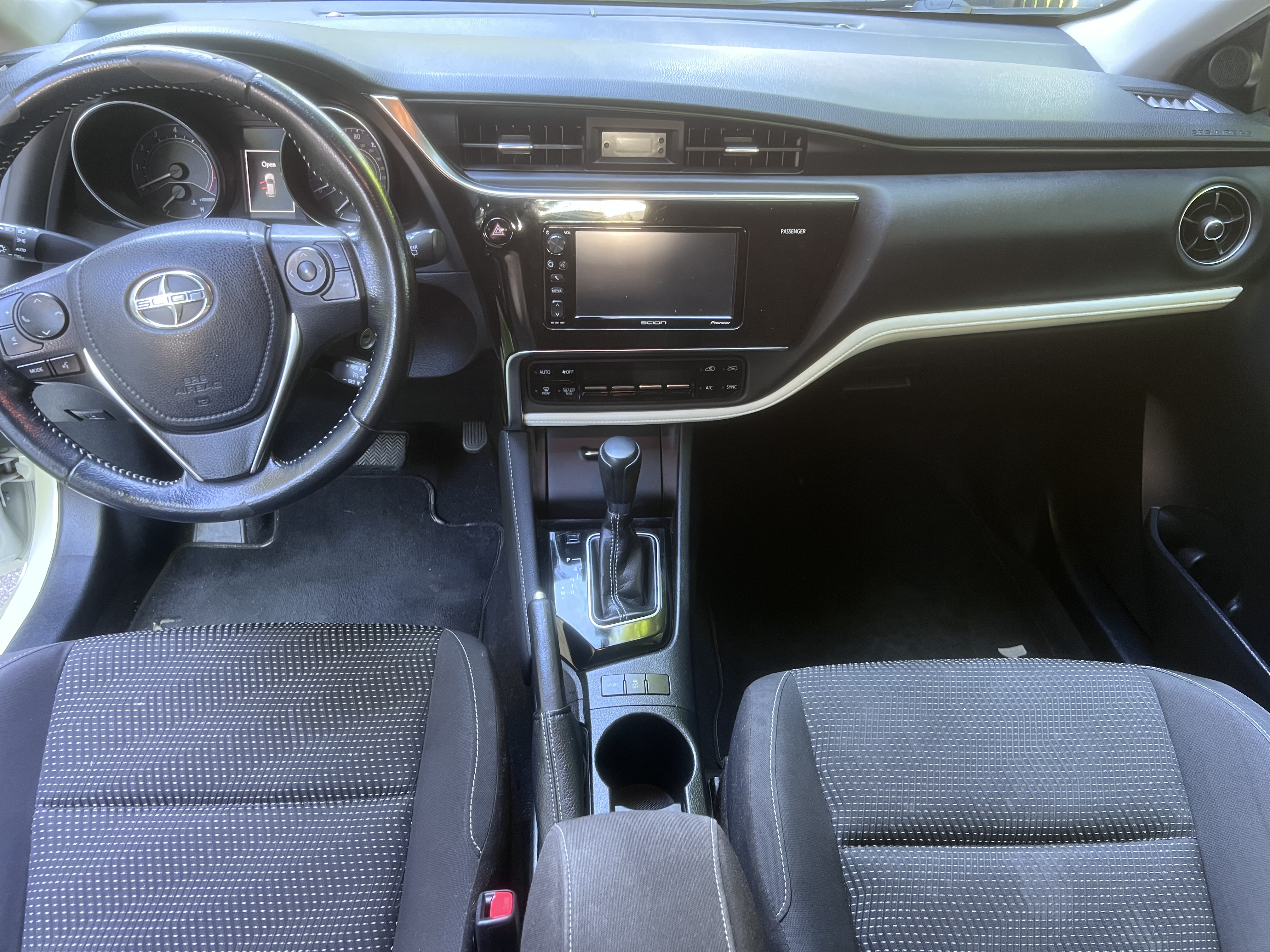 Used 2016 Scion iM FWD image 9