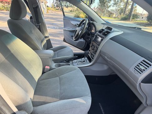 Used 2013 Toyota Corolla LE image 9