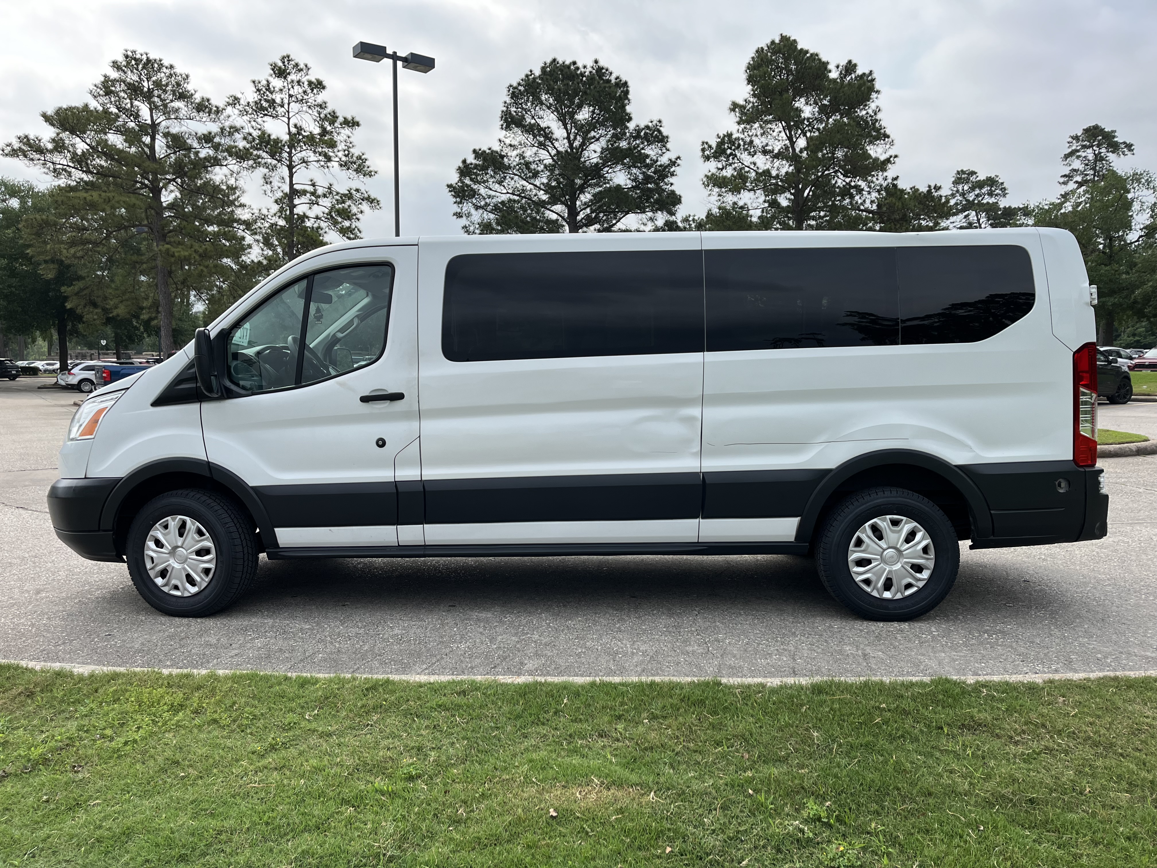 Used 2016 Ford Transit 350 XLT RWD image 12