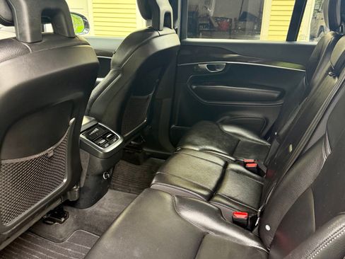 Used 2018 Volvo XC90 T6 Momentum w/ Convenience Package AWD/4WD image 8