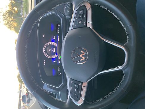 Used 2022 Volkswagen Tiguan SE image 24