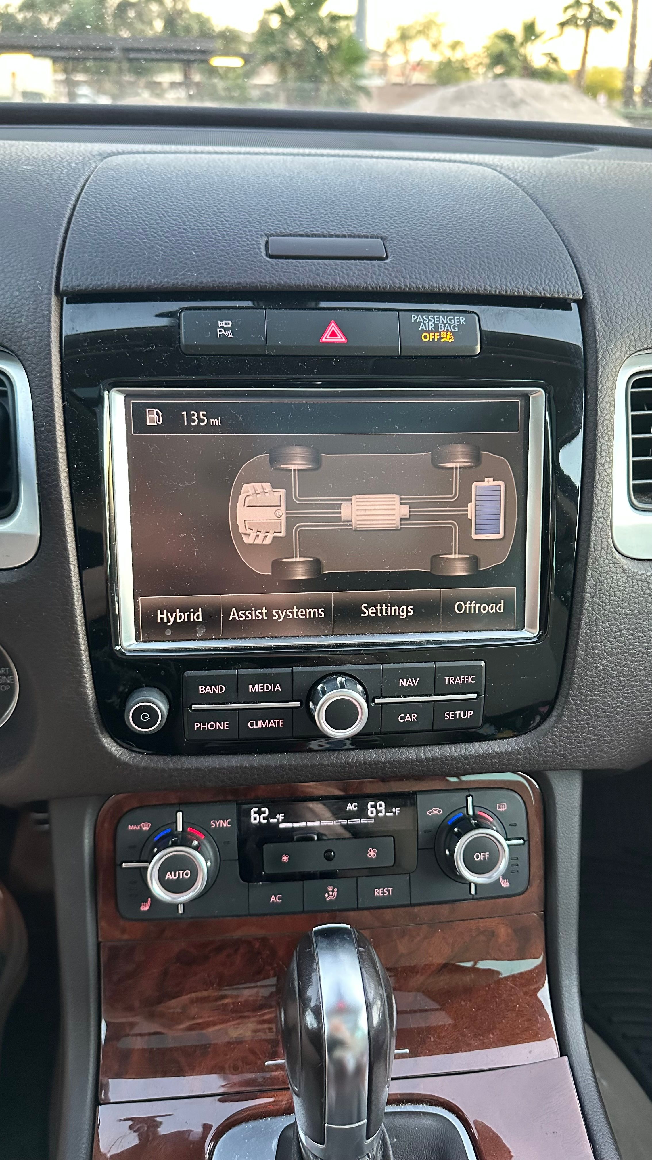 Used 2012 Volkswagen Touareg Hybrid AWD/4WD image 4
