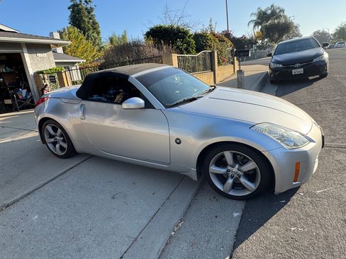 Used 2006 Nissan 350Z Enthusiast w/ (S02) Side Air Bags Pkg image 6