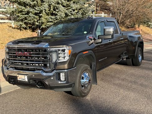 Used 2021 GMC Sierra 3500 SLT w/ SLT Premium Package image 9