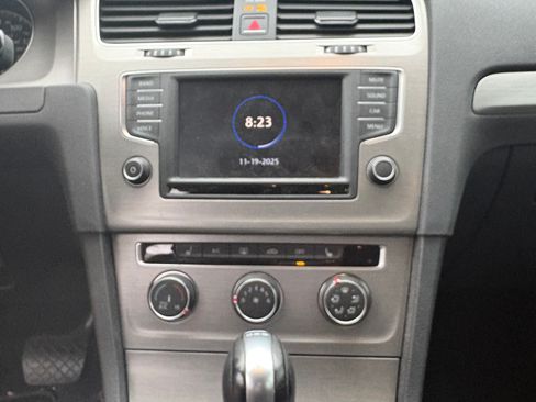 Used 2017 Volkswagen Golf S image 12