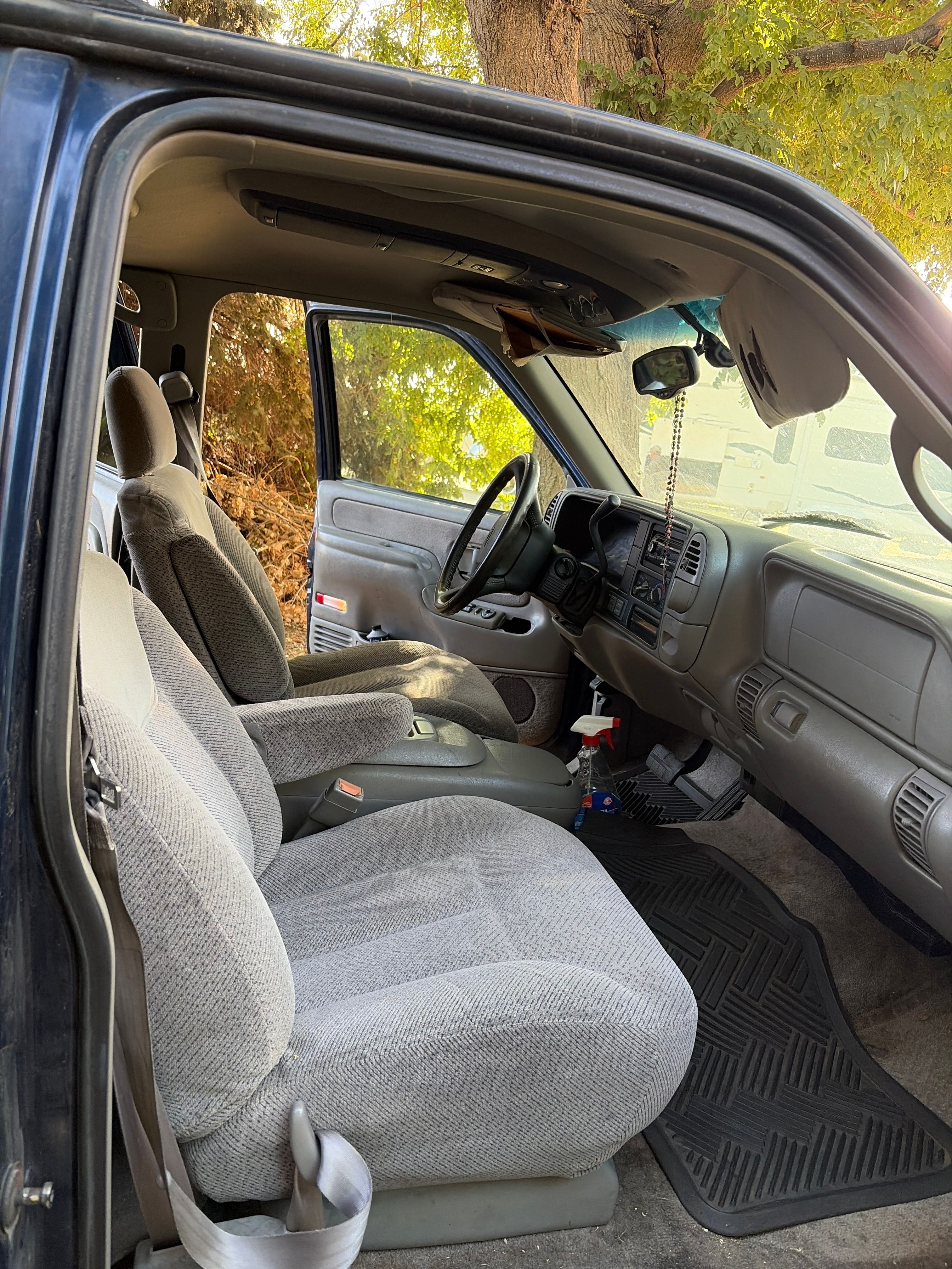 Used 1999 Chevrolet Suburban 4WD w/ Preferred Equipment Group 2 image 6