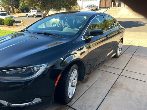 Used 2015 Chrysler 200 Limited image 2