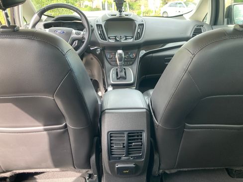 Used 2017 Ford C-MAX Titanium w/ Equipment Group 301A FWD image 8