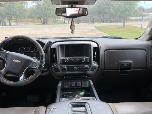 Used 2018 Chevrolet Silverado 1500 LTZ w/ Texas Edition image 11