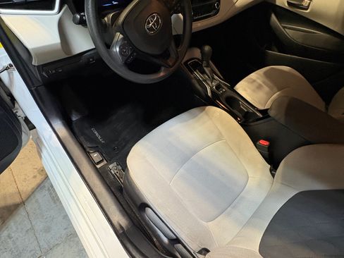 Used 2022 Toyota Corolla LE FWD image 9