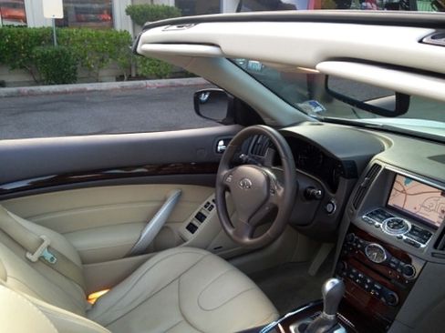 Used 2010 INFINITI G37 Convertible w/ Premium Pkg RWD image 11