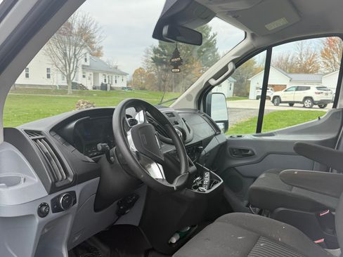 Used 2018 Ford Transit 250 130 Low Roof w/ Exterior Upgrade Package image 4