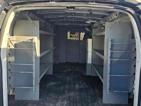Used 2019 Chevrolet Express 2500 Extended image 3