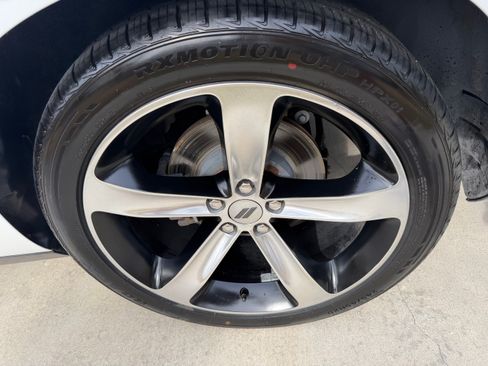 Used 2018 Dodge Challenger R/T image 9