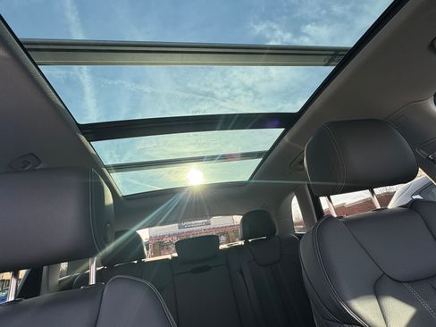 Used 2023 Audi Q5 Prestige w/ Prestige Package image 15