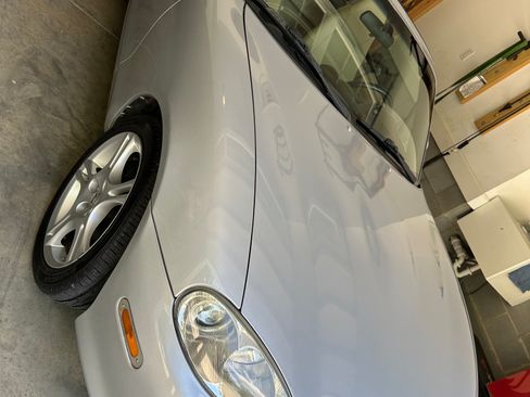 Used 2004 MAZDA MX-5 Miata LS image 9