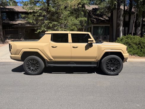 Used 2024 GMC Hummer EV 3X w/ LPO, Illumination Package AWD/4WD image 6
