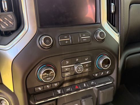 Used 2020 Chevrolet Silverado 2500 LTZ w/ LTZ Convenience Package image 14