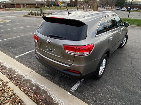 Used 2016 Kia Sorento LX image 6