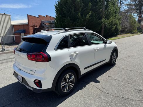 Used 2022 Kia Niro LXS image 6