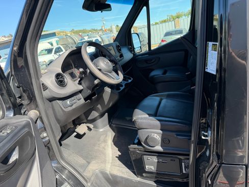 Used 2020 Mercedes-Benz Sprinter 2500 image 9