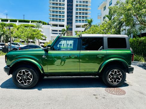 Used 2023 Ford Bronco Outer Banks image 2