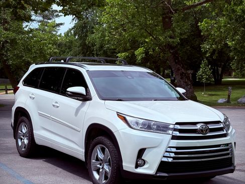 Used 2018 Toyota Highlander Limited AWD/4WD image 8