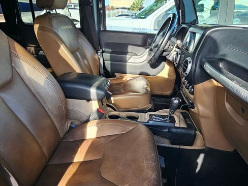 Used 2013 Jeep Wrangler Unlimited Sahara w/ Connectivity Group AWD/4WD image 9