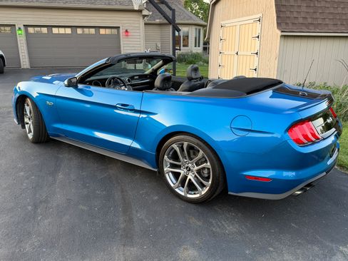 Used 2019 Ford Mustang GT Premium w/ Carbon Sport Interior Package RWD image 5