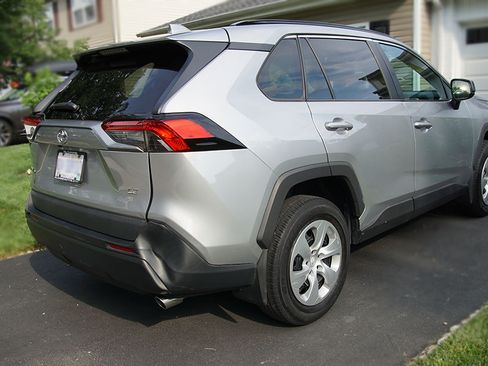 Used 2020 Toyota RAV4 LE w/ All Weather Liner Package FWD image 6