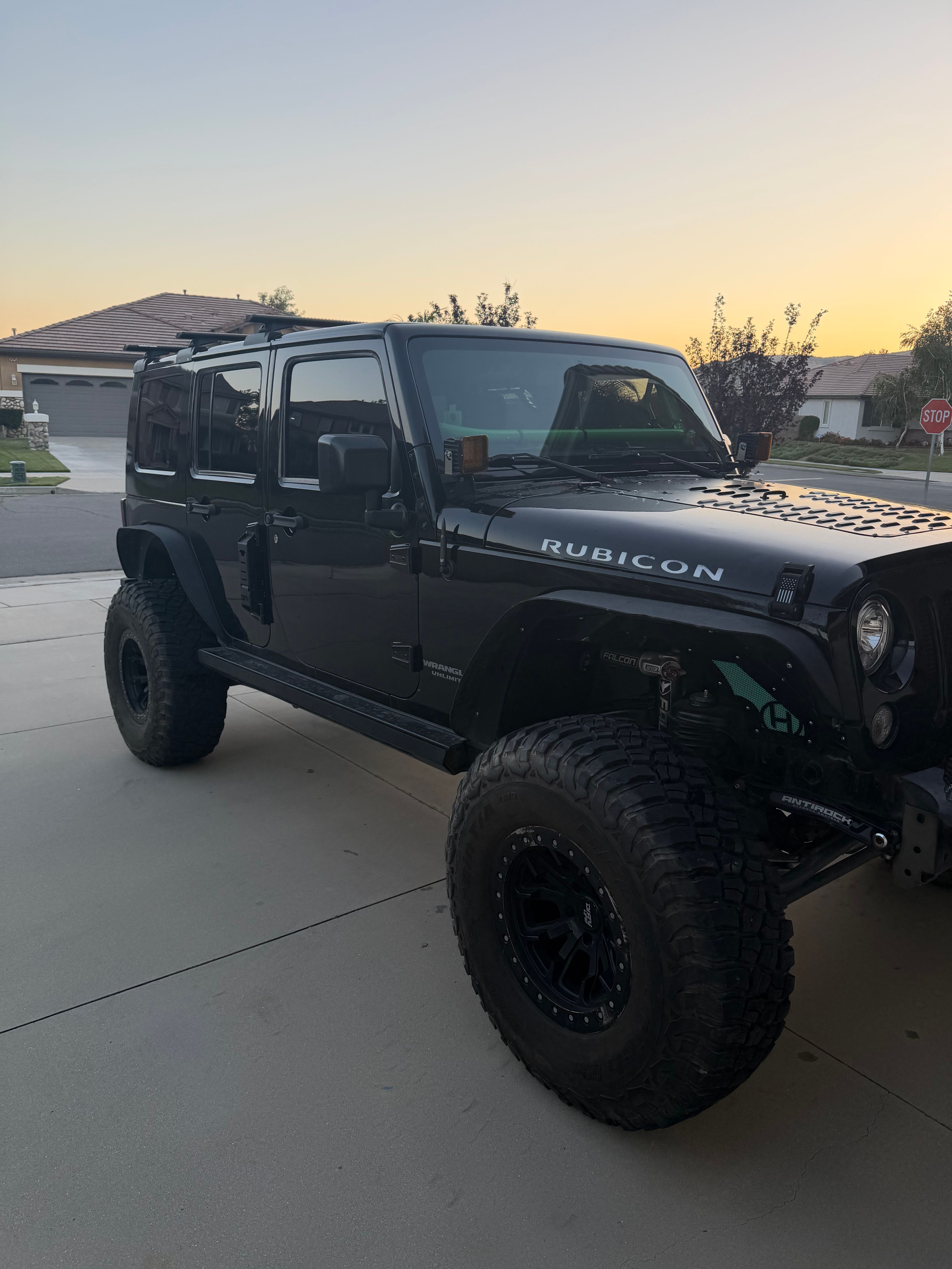 Used 2017 Jeep Wrangler Unlimited Rubicon w/ Connectivity Group AWD/4WD image 2