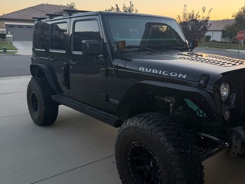 Used 2017 Jeep Wrangler Unlimited Rubicon w/ Connectivity Group AWD/4WD image 2