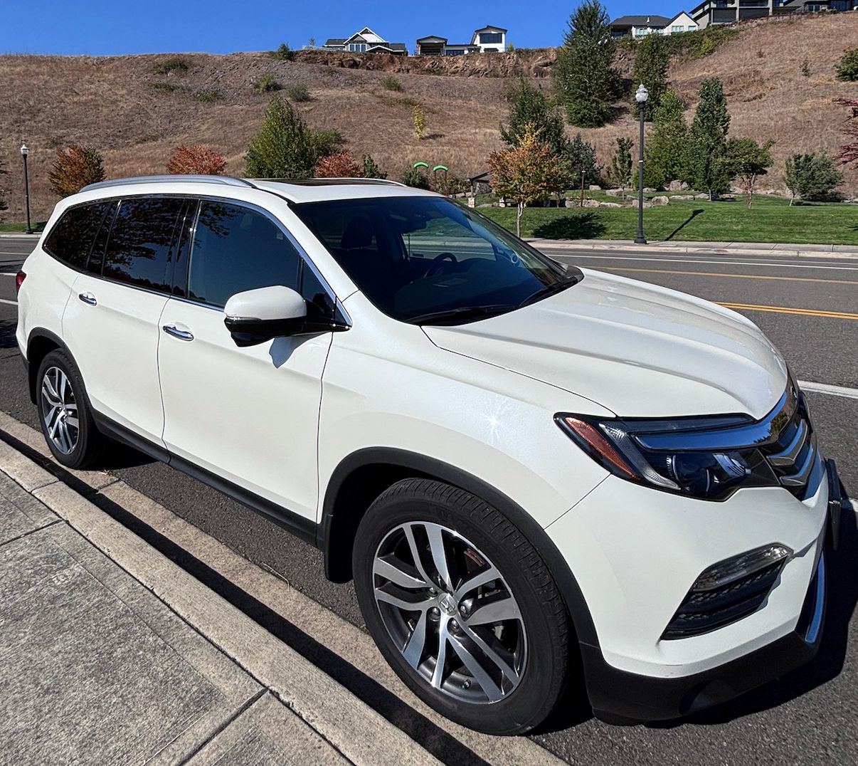 Used 2018 Honda Pilot Touring image 1