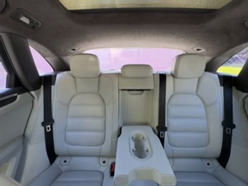 Used 2015 Porsche Macan Turbo image 17